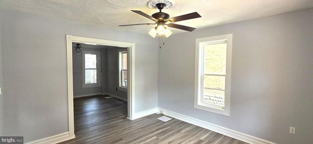 121 N BROAD ST, Waynesboro, PA 17268