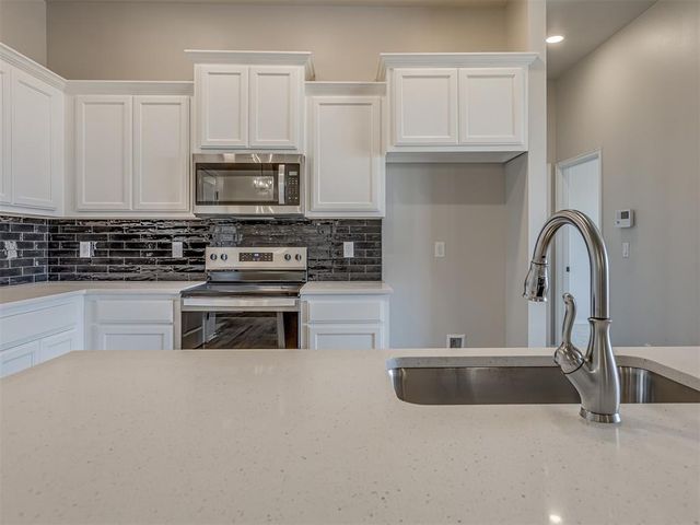 1981 Twin Spires Trail, Blanchard, OK 73010