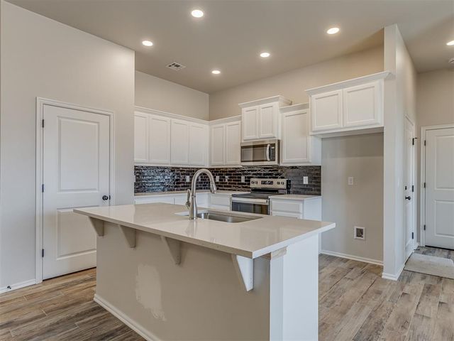 1981 Twin Spires Trail, Blanchard, OK 73010