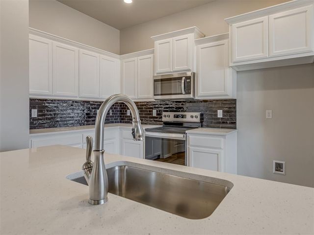 1981 Twin Spires Trail, Blanchard, OK 73010