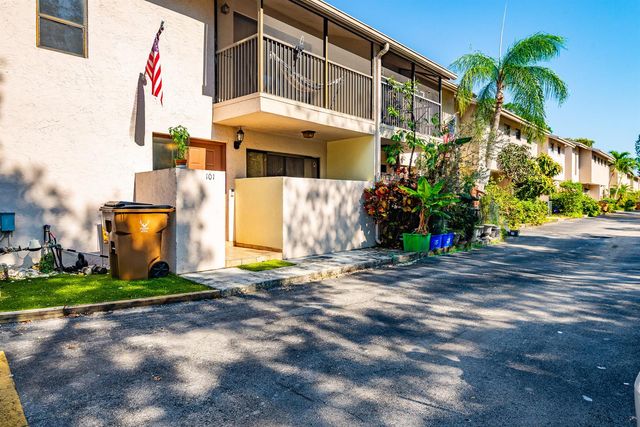 740 SE 1st Way 101, Deerfield Beach, FL 33441