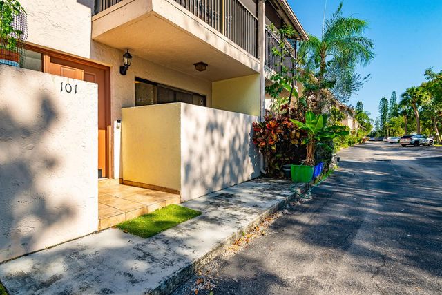 740 SE 1st Way 101, Deerfield Beach, FL 33441