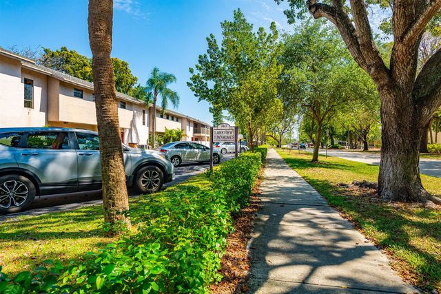 740 SE 1st Way 101, Deerfield Beach, FL 33441