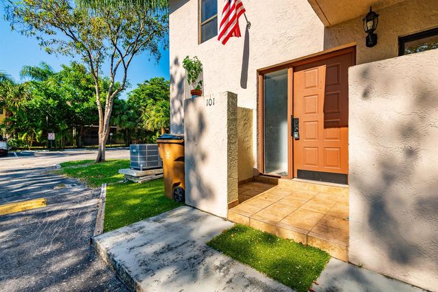 740 SE 1st Way 101, Deerfield Beach, FL 33441