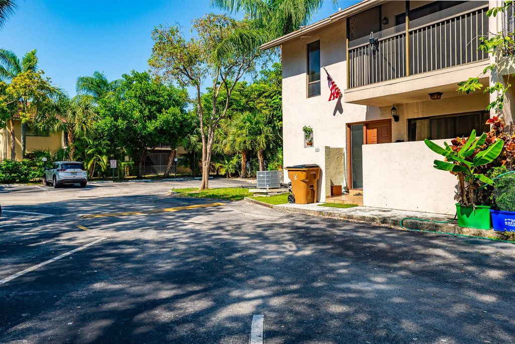 740 SE 1st Way 101, Deerfield Beach, FL 33441