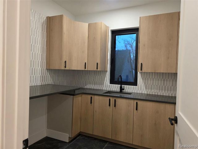 1837 N Washington Avenue, Royal Oak, MI 48073
