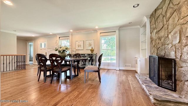 702 Dorsey Ln, Louisville, KY 40223