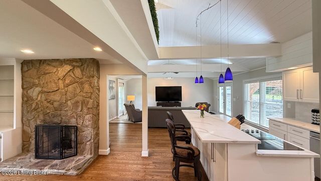 702 Dorsey Ln, Louisville, KY 40223