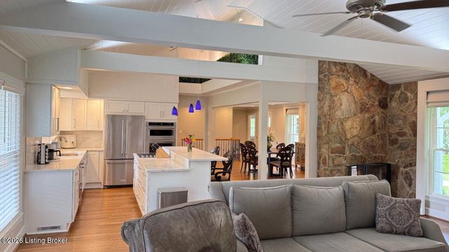 702 Dorsey Ln, Louisville, KY 40223