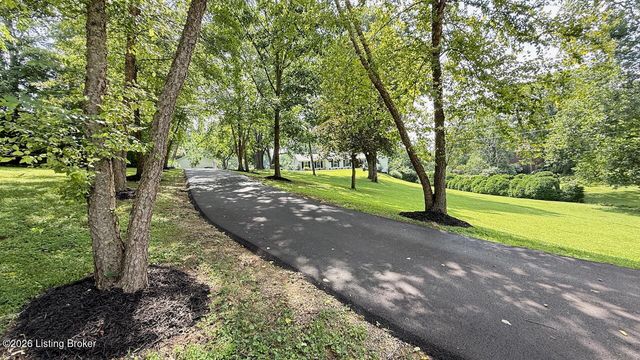 702 Dorsey Ln, Louisville, KY 40223