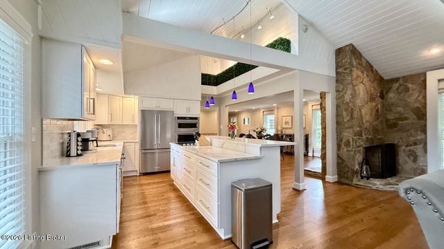 702 Dorsey Ln, Louisville, KY 40223