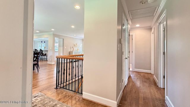 702 Dorsey Ln, Louisville, KY 40223