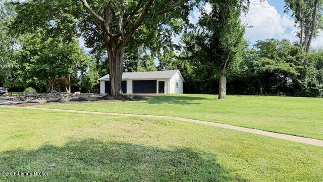 702 Dorsey Ln, Louisville, KY 40223