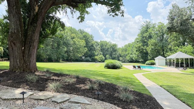 702 Dorsey Ln, Louisville, KY 40223