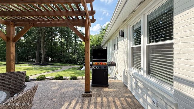 702 Dorsey Ln, Louisville, KY 40223