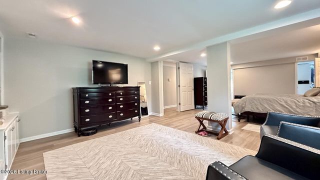 702 Dorsey Ln, Louisville, KY 40223