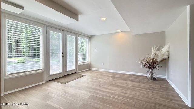 702 Dorsey Ln, Louisville, KY 40223