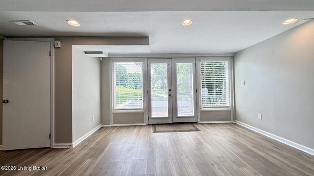 702 Dorsey Ln, Louisville, KY 40223
