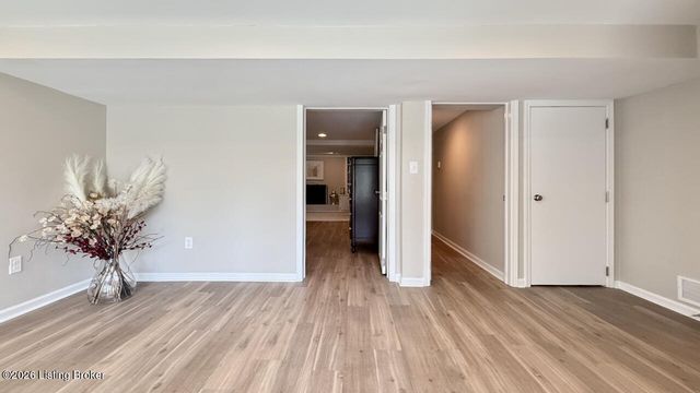 702 Dorsey Ln, Louisville, KY 40223