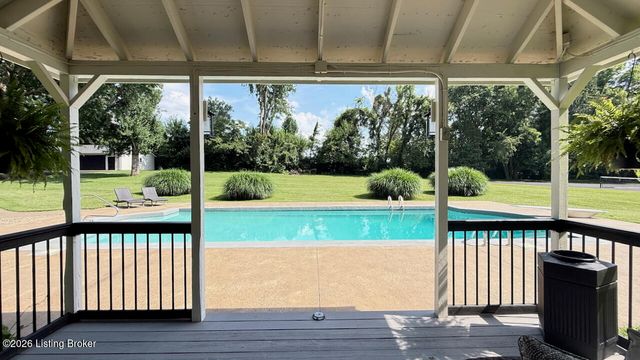 702 Dorsey Ln, Louisville, KY 40223