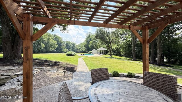 702 Dorsey Ln, Louisville, KY 40223