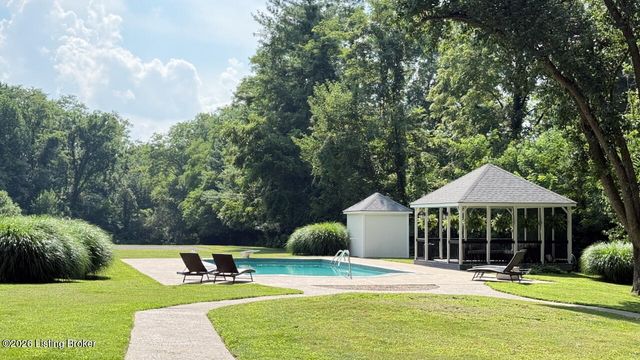 702 Dorsey Ln, Louisville, KY 40223