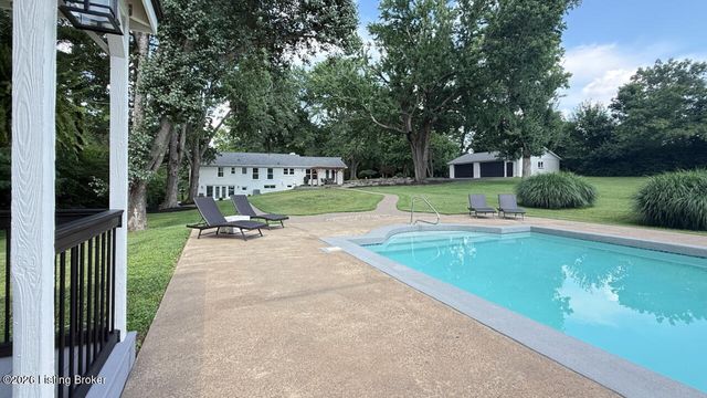 702 Dorsey Ln, Louisville, KY 40223