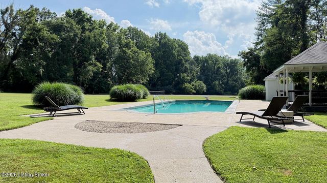 702 Dorsey Ln, Louisville, KY 40223