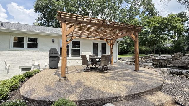 702 Dorsey Ln, Louisville, KY 40223