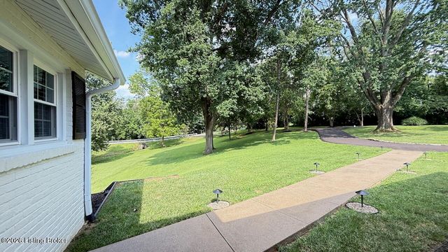 702 Dorsey Ln, Louisville, KY 40223