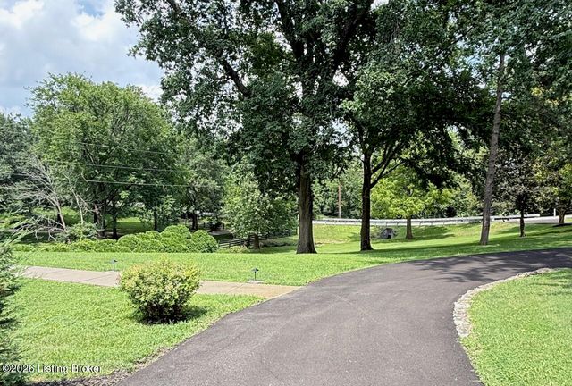 702 Dorsey Ln, Louisville, KY 40223