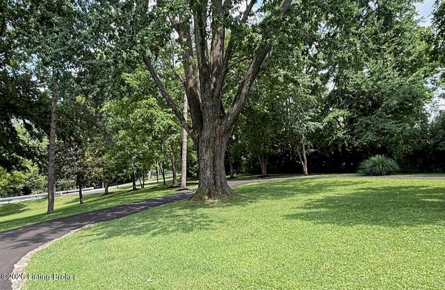 702 Dorsey Ln, Louisville, KY 40223