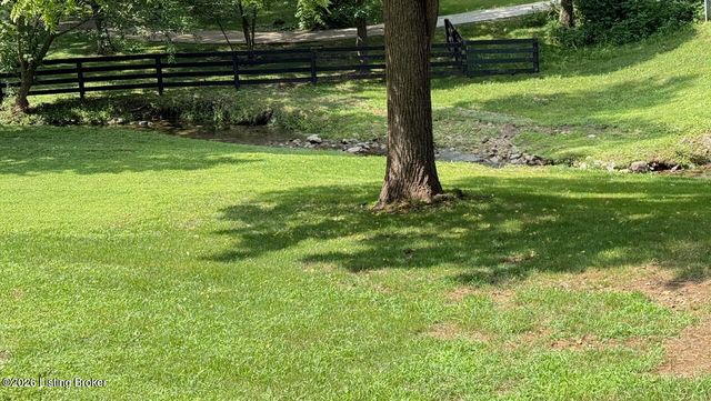 702 Dorsey Ln, Louisville, KY 40223
