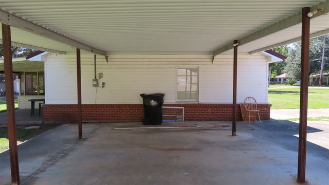 107 6th Street NE, Springhill, LA 71075