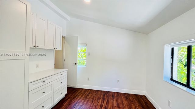 2250 SW 23rd St, Miami, FL 33145
