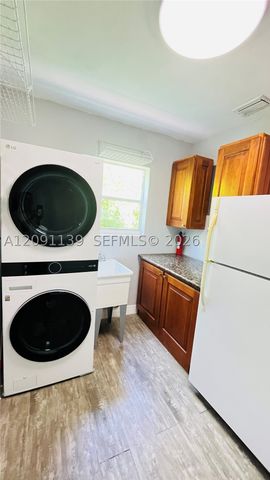 2250 SW 23rd St, Miami, FL 33145