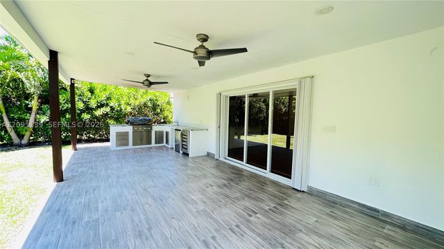 2250 SW 23rd St, Miami, FL 33145