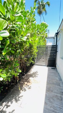 2250 SW 23rd St, Miami, FL 33145