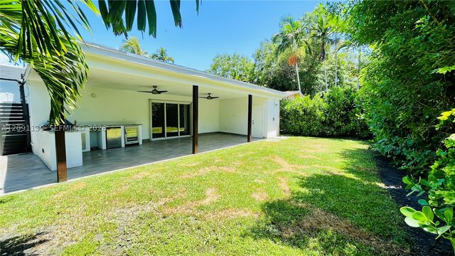 2250 SW 23rd St, Miami, FL 33145