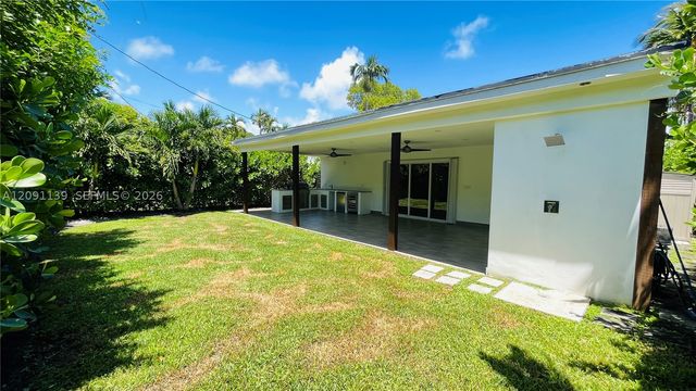 2250 SW 23rd St, Miami, FL 33145