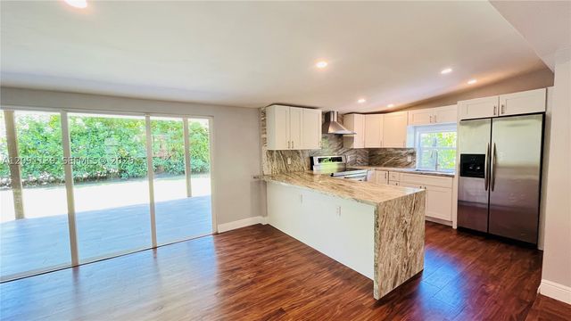 2250 SW 23rd St, Miami, FL 33145