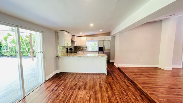 2250 SW 23rd St, Miami, FL 33145