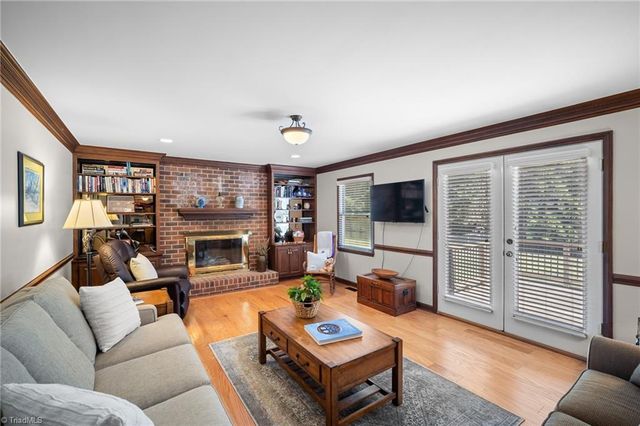 3804 Oak Forest Drive, High Point, NC 27265