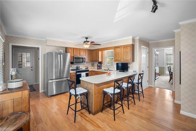3804 Oak Forest Drive, High Point, NC 27265