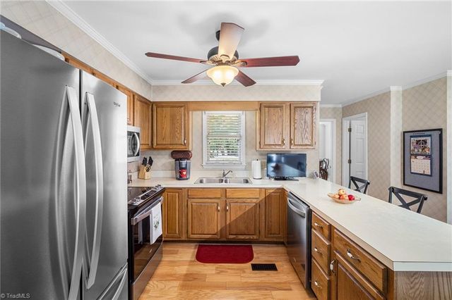 3804 Oak Forest Drive, High Point, NC 27265