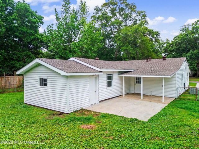 2907 Woodlawn Avenue, Moss Point, MS 39563