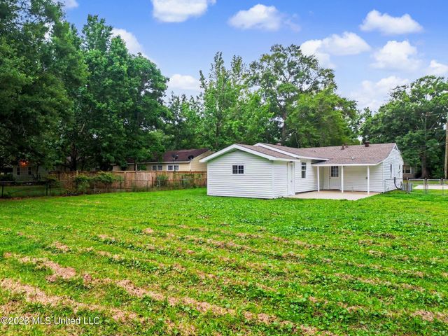2907 Woodlawn Avenue, Moss Point, MS 39563
