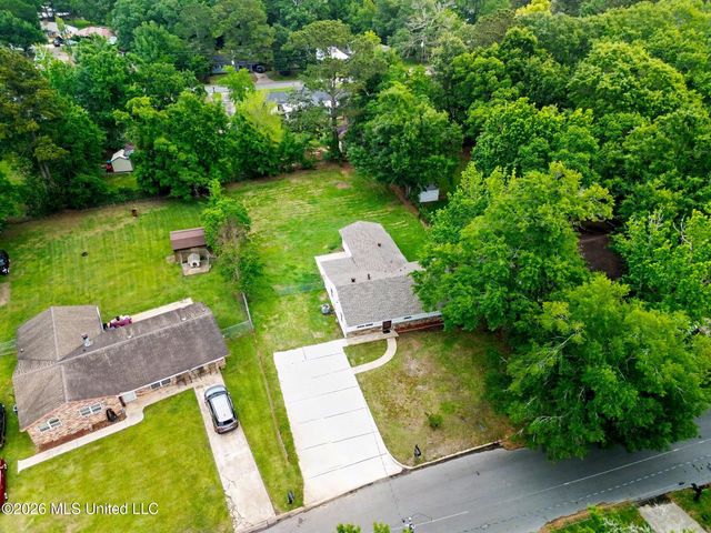 2907 Woodlawn Avenue, Moss Point, MS 39563