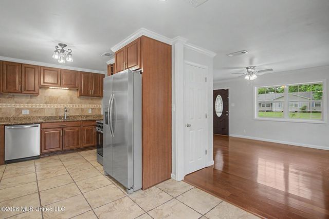 2907 Woodlawn Avenue, Moss Point, MS 39563