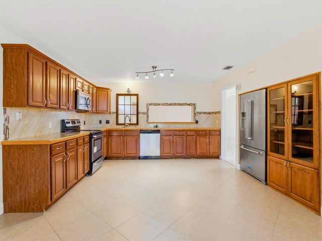 1235 Sussex Street, Boynton Beach, FL 33436